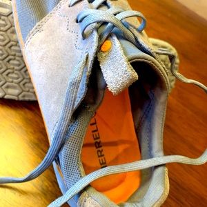 Like New! Men’s Merrell size 9 sneakers
